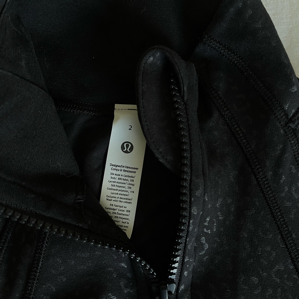 Lululemon Define Leopard Daisy Emboss Cropped Jacket - Picture 3 of 5